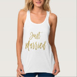 Débardeur Juste marié Gold Foil Typographie Chemise<br><div class="desc">Juste marié Gold Foil Typography T-Shirt pour une mariée en lune de miel.</div>