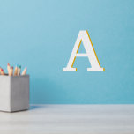 Décalque Mural Monogramme initial Typographie blanche et Vintage<br><div class="desc">Un design initial minimaliste simple utilisant une typographie rétro vintage en blanc avec une ombre dorée. La lettre peut facilement être customisée pour créer votre propre design monogramme!</div>