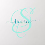 Décalque Mural Monogramme moderne élégant Script Nom personnalisé<br><div class="desc">Le design tendance et élégant présente votre initiale dans un script de calligraphie magnifique avec des fioritures qui entourent votre nom dans un script avec des fioritures (assurez-vous de garder les espaces à côté où vous remplacez votre nom). Ce design est dans la combinaison turquoise turquoise (choisissez n'importe quelle couleur...</div>