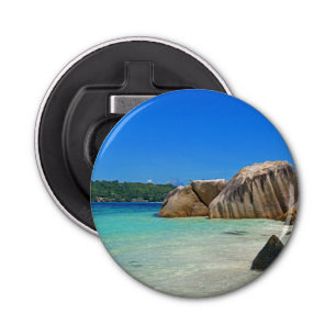 Décapsuleur Belle mer tropicale avec une plage rocheuse