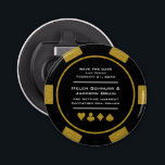 Décapsuleur Black Gold Vegas Casino Poker Chip Enregistrer La<br><div class="desc">Éblouissez vos invités en leur envoyant ces puces de poker noir et or style enregistrer les ouvre-bouteilles de bouton date. Ils attendent avec impatience l'invitation officielle à ce mariage incontournable !</div>