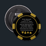 Décapsuleur Black Gold Vegas Casino Poker Chip Enregistrer La<br><div class="desc">Éblouissez vos invités en leur envoyant ces puces de poker noir et or style enregistrer les ouvre-bouteilles de bouton date. Ils attendent avec impatience l'invitation officielle à ce mariage incontournable !</div>