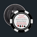 Décapsuleur Black White Poker Chip Enregistrer La Date Vegas M<br><div class="desc">Éblouissez vos invités en leur envoyant ces jetons de poker noir et blanc enregistrer les ouvre-bouteilles de bouton date. Ils attendent avec impatience l'invitation officielle à ce mariage incontournable !</div>