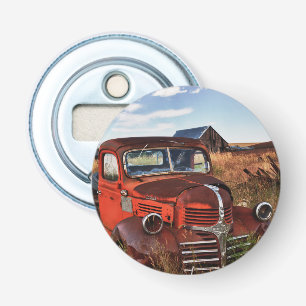 Décapsuleur Camion Dodge orange rouillé avec ferme abandonnée