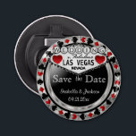 Décapsuleur Enregistrer la date Las Vegas Style - Argent & Rou<br><div class="desc">⭐ ⭐ ⭐ ⭐ 5 Star Review. Vous vous mariez bientôt ? Une façon amusante et unique d'annoncer vos plans mariages. Enregistrez la Date pour votre Mariage un Bottle Opener prêt pour vous à personnaliser. Avec les mots "Save the Date" dans un style Las Vegas en faux argent métallique, rouge...</div>