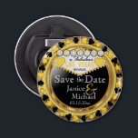 Décapsuleur Enregistrer la date Las Vegas Style - Jaune<br><div class="desc">Vous vous mariez bientôt ? Une façon amusante et unique d'annoncer vos plans mariages. Enregistrez la Date pour votre Mariage un Bottle Opener prêt pour vous à personnaliser. Avec les mots "Save the Date" dans un style Las Vegas en faux or métallique, jaune et noir. Remarque : Toutes les zones...</div>