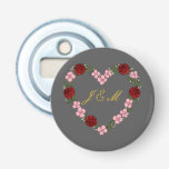 Décapsuleur Grey magnetic with pink and red heart<br><div class="desc">Sophisticated charcoal grey magnetic bottle opener adorned with a delicate rose wreath. This design is completely customizable: simply personalize the 'J&M' initials with your own for a modern and chic touch. A versatile and useful wedding favor that fits perfectly with contemporary themes, offering your guests a stylish and functional memento....</div>