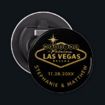 Décapsuleur Las Vegas Mariage Date Favoriser magnétique<br><div class="desc">Un cadeau amusant et utile pour une fête de mariée pour un mariage de destination à Las Vegas est cet ouvre-bouteille magnétique avec un "mariage en fabuleux signe de Las Vegas" et les noms de couple et date mariage personnalisés. Ils sont abordables et amusants comme des gardiens! La couleur arrière...</div>