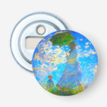 Décapsuleur Monet Woman avec un parasol<br><div class="desc">Un ouvre-bouteille de portrait familial avec Camille,  la femme de Claude Monet,  tenant un parasol,  et son fils Jean,  se promenent dans un champ vert vif soufflé par le vent pendant une journée d’été. Un grand cadeau Monet pour les amateurs d'impressionnisme et d'art français.</div>