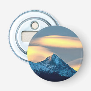 Décapsuleur Nuages Uniques Au-Dessus Des Montagnes Couvertes D