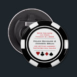 Décapsuleur Vegas Black White Casino Chip Poker Enregistrer La<br><div class="desc">Éblouissez vos invités en leur envoyant ces jetons de poker noir et blanc enregistrer les ouvre-bouteilles de bouton date. Ils attendent avec impatience l'invitation officielle à ce mariage incontournable !</div>