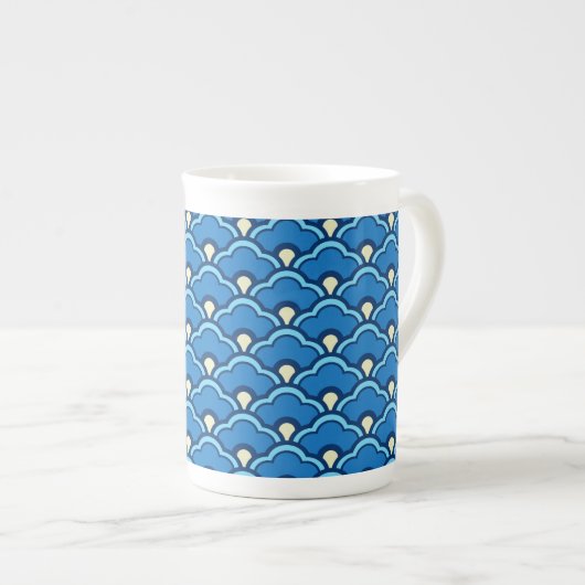 Deco Chinese Scallops, Ocean Blue en Indigo Porselein Kop (Voorkant rechts)