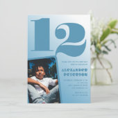 Décor bleu 12e anniversaire invitations Boy Photo (Debout devant)