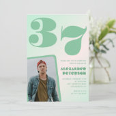Décor vert 37e anniversaire invitations Boy Photo (Debout devant)