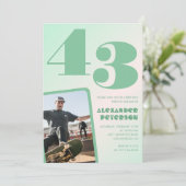 Décor vert 43e anniversaire invitations Boy Photo (Debout devant)