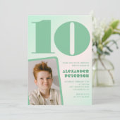 Décor vert Invitations à 10e anniversaire Boy Phot (Debout devant)