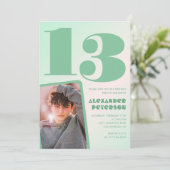Décor vert Invitations à 13e anniversaire Boy Phot (Debout devant)