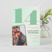 Décor vert Invitations à 14e anniversaire Boy Phot (Debout devant)