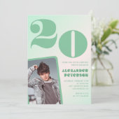 Décor vert Invitations à 20e anniversaire Boy Phot (Debout devant)