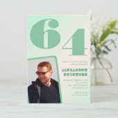 Décor vert Invitations à 64e anniversaire Boy Phot (Debout devant)