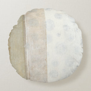 Decoratief paneelschilderen in neutrale kleuren rond kussen