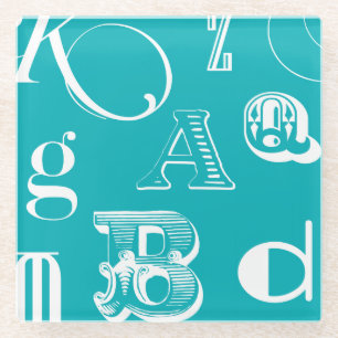 Decoratieve brieven over blauwe achtergrond glazen onderzetter