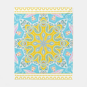 Decoratieve kleurrijke versiering op witte achterg fleece deken