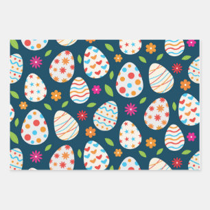 Decoratieve paaseieren met bloemen en bladeren inpakpapier vel