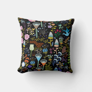 decoratieve , scandinavische bloemen op zwart kussen