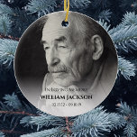 Décoration En Céramique Arbre de Noël commémoratif<br><div class="desc">L'élégante décoration de noël de la photographie est la façon parfaite de rendre hommage à vos proches perdus ce noël. Avec votre photo préférée et personnalisée avec leur nom et dates importantes.</div>