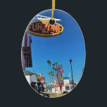 Décoration En Céramique Balboa Fun Zone, Newport Beach, Californie<br><div class="desc">Vue le long de la promenade de la zone de loisirs Balboa sur la péninsule de Balboa à Newport Beach, Californie. La Fun Zone a été construite à l'origine en 1936 et a été mise à jour et vendue à plusieurs reprises à de nouveaux propriétaires. Il dispose d'une grande roue,...</div>