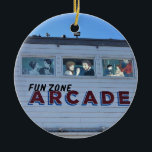 Décoration En Céramique Balboa Fun Zone, Newport Beach, Californie<br><div class="desc">L'ancien panneau d'arcade de la zone de loisirs Balboa sur la péninsule de Balboa à Newport Beach, en Californie. La Fun Zone a été construite à l'origine en 1936 et a été mise à jour et vendue à plusieurs reprises à de nouveaux propriétaires. Il dispose d'une grande roue, d'arcades, de...</div>