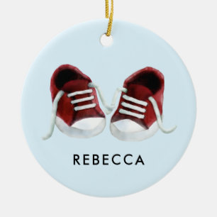 Décoration En Céramique Baskets rouges ornement, étiquette de bébé de