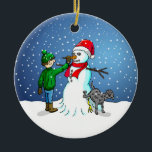 Décoration En Céramique Bâtiment Snowman<br><div class="desc">Le garçon a construit un bonhomme de neige que son chien tient debout et urine pendant que le garçon donne à l'homme de neige un nez de carotte.</div>