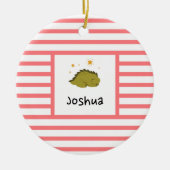 Décoration En Céramique Bébé vert Sleepy Dino | Red Stripe Modern (Devant)