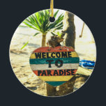 Décoration En Céramique Bienvenue à paradise Beach Ocean<br><div class="desc">Bienvenue à paradise Beach Ocean Belle plage de sable fin avec un palmier vert en arrière - plan. Ce panneau est peint en rouge,  jaune,  bleu et blanc et dit BIENVENUE AU PARADIS.</div>