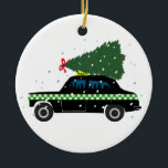 Décoration En Céramique Cabine noire Taxi Arbre de Noël Dessin Neige<br><div class="desc">Un taxi de ville noir rentre à la maison pour Noël, avec un sapin de Noël, décoré d'un arc rouge de Noël. Un cadeau de Noël réfléchi pour un chauffeur de taxi, un chauffeur de taxi. La neige de taxi noir de Noël, l'illustration ironique de l'hiver pour tous les chauffeurs...</div>