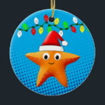 Décoration En Céramique Carton mignon Starfish Santa Hat lumières de Noël<br><div class="desc">Un mignon poisson rouge caricature. Des ornements pour bébés animaux. Version casquette du Père Noël avec lumières de Noël dans l'arrière - plan. Idée cadeau pour les enfants.</div>