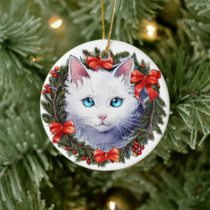 Décoration En Céramique Chat blanc dans une guirlande de Noël, peinture à