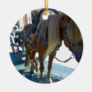 Décoration En Céramique Cheval et chariot en attente de clients