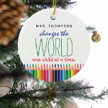 Décoration En Céramique Citation Crayon Couleur Cute Enseignants Appréciat<br><div class="desc">Faites savoir à l'enseignant de votre enfant combien ils sont appréciés avec ce joli ornement de noël d'appréciation de l'enseignant coloré. Avec des crayons colorés,  la citation 'AJOUTER LE NOM - change le monde un enfant à la fois.</div>