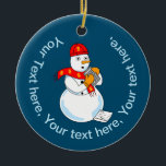 Décoration En Céramique Comptable Snowman<br><div class="desc">Un bonhomme de neige portant un casquette et un foulard avec des signes en dollars et tenant une calculatrice avec un 1040 au sol est une drôle de conception de cadeaux comptables pour les étudiants en comptabilité,  les CPA et les préparateurs fiscaux.</div>