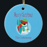 Décoration En Céramique Cool Snowman Christmas Surfer<br><div class="desc">Un ornement en céramique de Noël cool,  ce design présente un bel arrière - plan bleu avec un bonhomme de neige tenant une planche de surf. Un grand cadeau pour le surfeur,  personnalisez le vôtre aujourd'hui! Design Snowman Prettygrafik (https://www.etsy.com/shop/Prettygrafikdesign)</div>