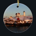 Décoration En Céramique Coucher de soleil d'hiver à Nubble Light<br><div class="desc">Un beau coucher de soleil d'hiver sur la côte du Maine avec de la neige autour de Nubble Light.</div>