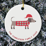 Décoration En Céramique Dachshund Chien de Noël personnalisé amusant<br><div class="desc">Mignonne et adorable Dachshund Sausage ou chien Wiener dans un pull tricoté festif et chapeau de Noël rouge. Modifiez le nom de famille,  la date et le texte pour personnaliser. Art original de Nic Squirrell.</div>