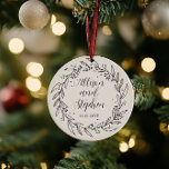 Décoration En Céramique Deux noms de couronne | Mariage Date Photo Keepsak<br><div class="desc">Conception simple et élégante de la feuille et de la vigne avec les noms du couple et date mariage sur le devant avec photo sur le dos.</div>