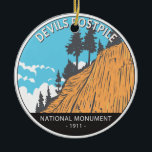 Décoration En Céramique Devils Postpile Monument National Vintage<br><div class="desc">Devils Postpile design d'illustration vectorielle. Situé près de Mammoth Mountain en Californie de l'Est. Le monument protège Devils Postpile,  une formation rocheuse inhabituelle de basalte de colonnes.</div>