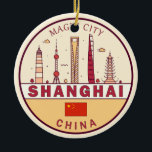 Décoration En Céramique Emblème Skyline de Shanghai Chine<br><div class="desc">Design d'art minimaliste et coloré de Shanghai avec monuments et monuments de la ville en Chine.</div>