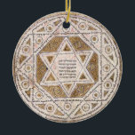 Décoration En Céramique Étoile médiévale de David<br><div class="desc">Cette étoile de David est tirée de la page de couverture du Codex Leningrad E (Folio 474a). Un très vieux manuscrit de la bible hébraïque. Ancienne possession des Juifs Karaïtes. Ils affirment que son auteur était Karaite, une position niée par les Juifs rabbiniques. "Le manuscrit a été écrit autour de...</div>