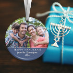 Décoration En Céramique Festive Hanoukka Menorah Motif Photo de vacances<br><div class="desc">Festive Hanoukka Menorah Motif Ornement photo de vacances avec un motif rustique de menorahs sur le dos et votre photo et texte personnalisé sur l'autre côté.</div>